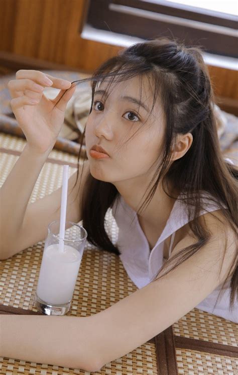 习近平同出席纪念大会的各国嘉宾登上天安门城楼